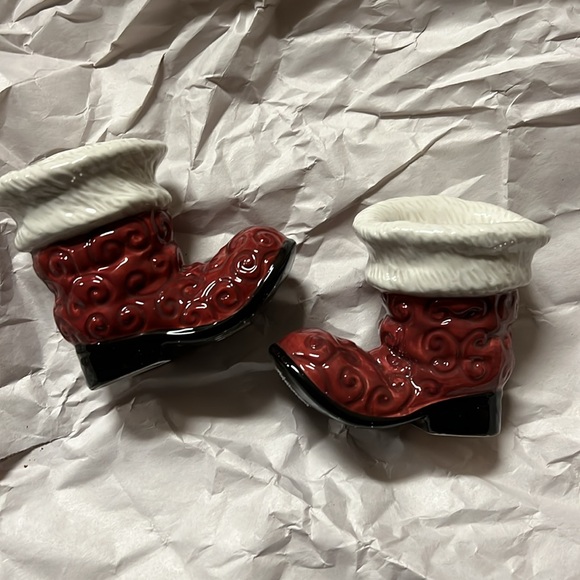FITZ AND FLOYD Christmas Santa Boots Salt & Pepper Shakers - Picture 3 of 5